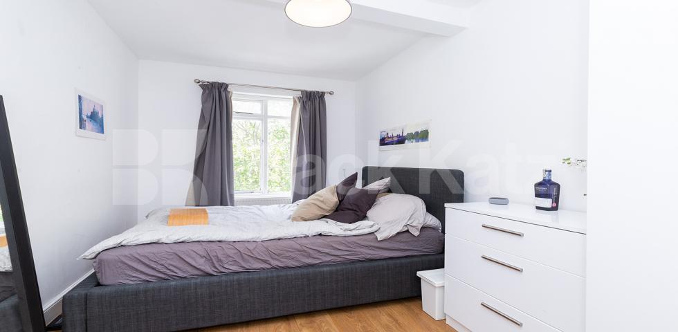 			CENTRAL LOCATION, 3 Bedroom, 1 bath, 1 reception Maisonette			 Compton Street EC1, CLERKENWELL / FARRINGDON
